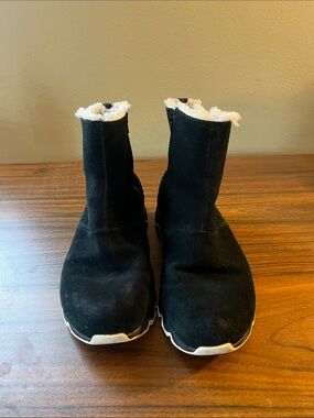 Sorel women’s Black Suede-Look Fleece Boots
